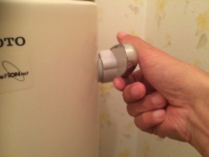 トイレの水流す