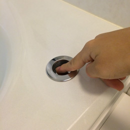 風呂場・浴室の排水溝タイプ：その1ワンプッシュ排水栓