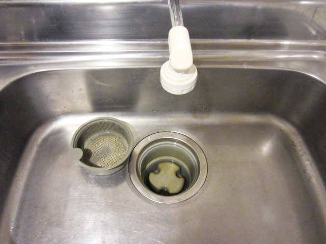 キッチンのつまり解決策：排水トトラップの詰まり解消法