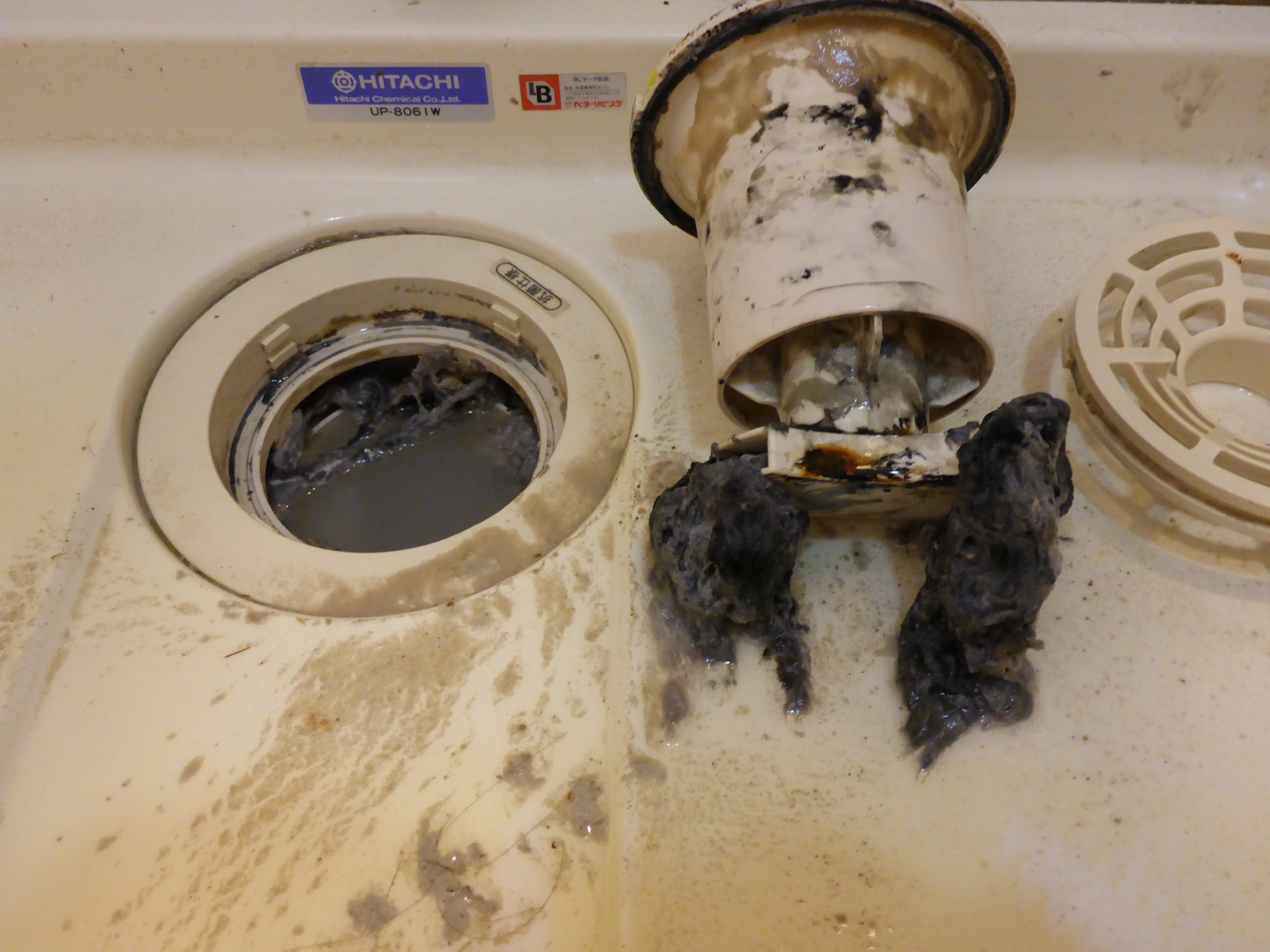 排水管の洗浄が必要なケース：洗濯機の排水溝の悪臭・異臭