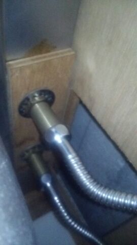 台所/キッチン/流し台の蛇口・水栓の交換・取り換え手順：給水管を外す