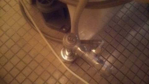 ウォシュレット・シャワートイレの水漏れ修理方法：元栓側の接続部分