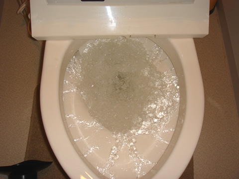 トイレの排水管が詰まる原因